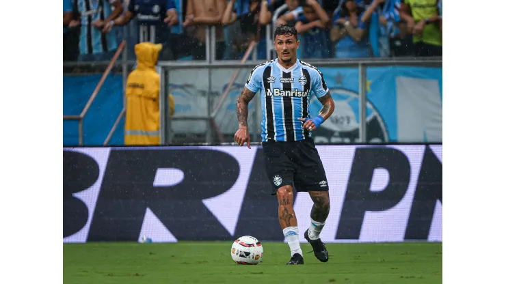 Foto: Maxi Franzoi/AGIF - Vina comenta início de trajetória no Grêmio.
