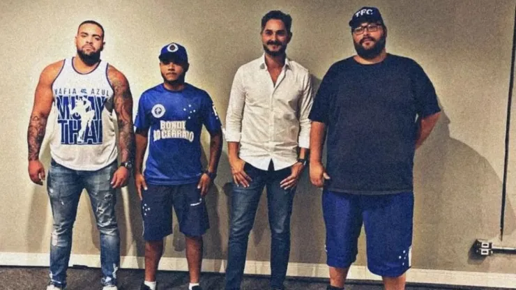 Representantes de organizadas do Cruzeiro se reuniram com Samuel Lloyd, da Minas Arena (Reprodução/Instagram) 
