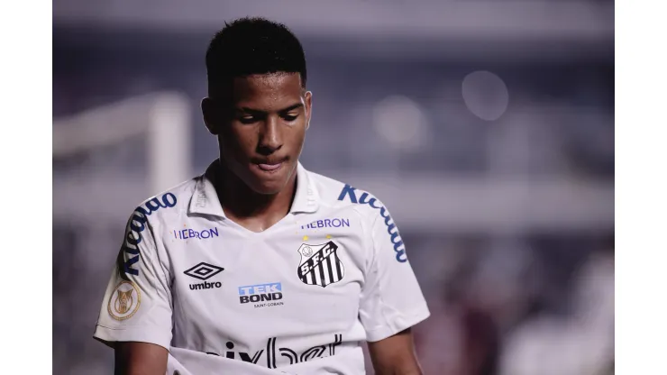 SP - Sao Paulo - 02/07/2022 - BRASILEIRO A 2022, SANTOS X FLAMENGO - Angelo jogador do Santos durante partida contra o Flamengo no estadio Vila Belmiro pelo campeonato Brasileiro A 2022. Foto: Ettore Chiereguini/AGIF
