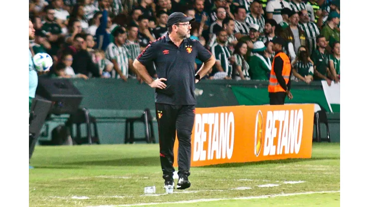 Foto: Gabriel Machado/AGIF - Enderson Moreira lamenta vice na Copa do Nordeste.
