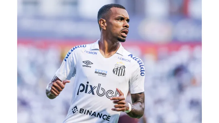 SP - Sao Paulo - 28/01/2023 - PAULISTA 2023, SANTOS X FERROVIARIA - Lucas Pires jogador do Santos durante partida contra o Ferroviaria no estadio Caninde pelo campeonato Paulista 2023. Foto: Marcello Zambrana/AGIF
