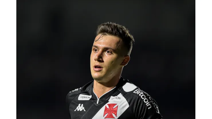 RJ - Rio de Janeiro - 02/02/2023 - CARIOCA 2023, VASCO X RESENDE - Lucas Piton jogador do Vasco durante partida contra o Resende no estadio Sao Januario pelo campeonato Carioca 2023. Foto: Thiago Ribeiro/AGIF
