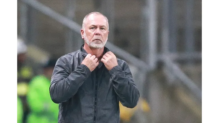 PORTO ALEGRE, BRAZIL - MAY 21: Mano Menezes coach of Internacional gestures during a Brasileirao match between Gremio and Internacional at Arena do Gremio on May 21, 2023 in Porto Alegre, Brazil. (Photo by Fernando Alves/Getty Images)
