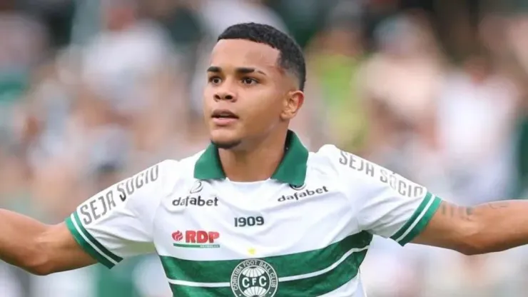 Situação de Kaio César é atualizada após susto no Coritiba 