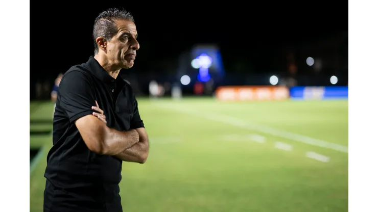 Foto: Jorge Rodrigues/AGIF - Renato Paiva pode ter reforço no meio-campo.
