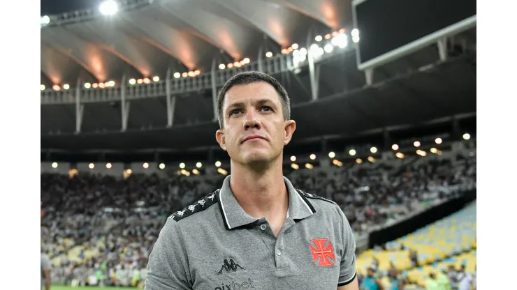 RJ - Rio de Janeiro - 16/02/2023 - CARIOCA 2023, VASCO X BOTAFOGO - Mauricio Barbieri tecnico do Vasco durante partida contra o Botafogo no estadio Maracana pelo campeonato Carioca 2023. Foto: Thiago Ribeiro/AGIF
