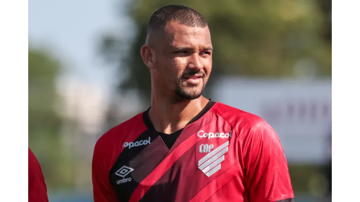 Foto: Robson Mafra/AGIF - Futuro de Zé Ivaldo no Athletico-PR vira assunto
