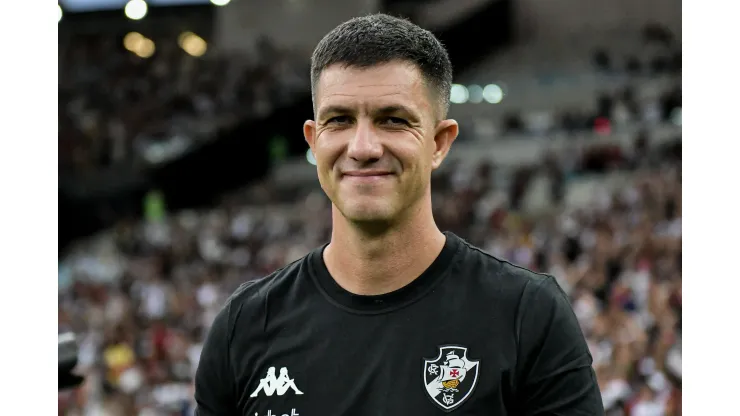 RJ - Rio de Janeiro - 05/03/2023 - CARIOCA 2023, FLAMENGO X VASCO - Mauricio Barbieri tecnico do Vasco durante partida contra o Flamengo no estadio Maracana pelo campeonato Carioca 2023. Foto: Thiago Ribeiro/AGIF
