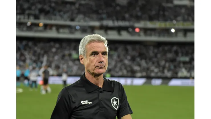 Thiago Ribeiro/AGIF- Luís Castro, técnico do Botafogo
