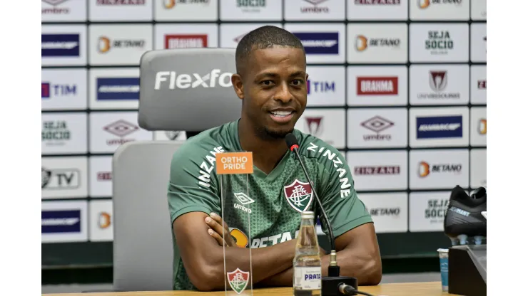 RJ - Rio de Janeiro - 12/01/2023 - FLUMINENSE, APRESENTACAO KENO - Keno fala aos jornalista durante sua apresentacao oficial como jogador do Fluminense em coletiva de imprensa realizada no CT Carlos Castilho. Foto: Thiago Ribeiro/AGIF Foto: Thiago Ribeiro/AGIF
