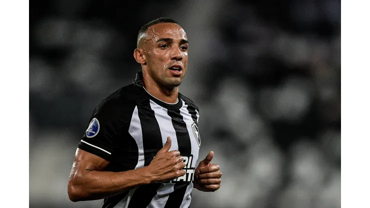 RJ - RIO DE JANEIRO - 04/05/2023 - COPA SUL-AMERICANA 2023, BOTAFOGO X LDU - Marcal jogador do Botafogo durante partida contra o LDU no estadio Engenhao pelo campeonato Copa Sul-Americana 2023. Foto: Thiago Ribeiro/AGIF
