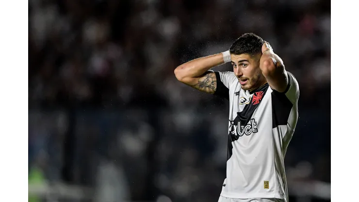 Foto: Thiago Ribeiro/AGIF - Pedro Raul vem deixando a desejar no Vasco.
