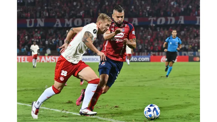 Vizzor Imagem/AGIF- ndependiente Medellin e Inter no duelo de ida da fase de grupos da Libertadores
