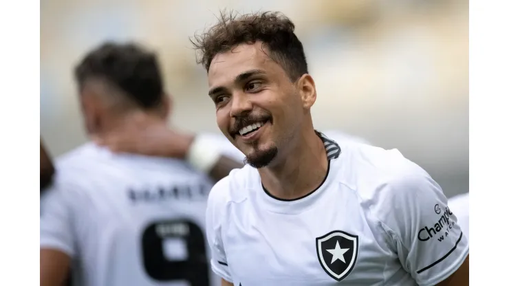 RJ - Rio de Janeiro - 23/10/2022 - BRASILEIRO A 2022, FLUMINENSE X BOTAFOGO - Eduardo  jogador do Botafogo comemora seu gol durante partida contra o Fluminense no estadio Maracana pelo campeonato Brasileiro A 2022. Foto: Jorge Rodrigues/AGIF
