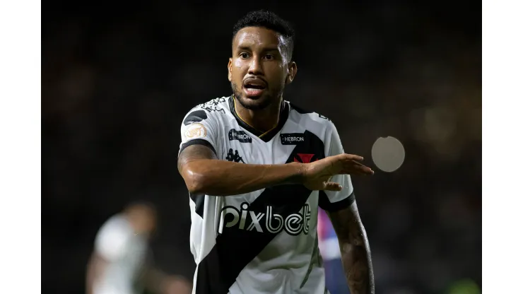  Foto: Jorge Rodrigues/AGIF - Jair não deve receber 2 companheiros no Vasco.
