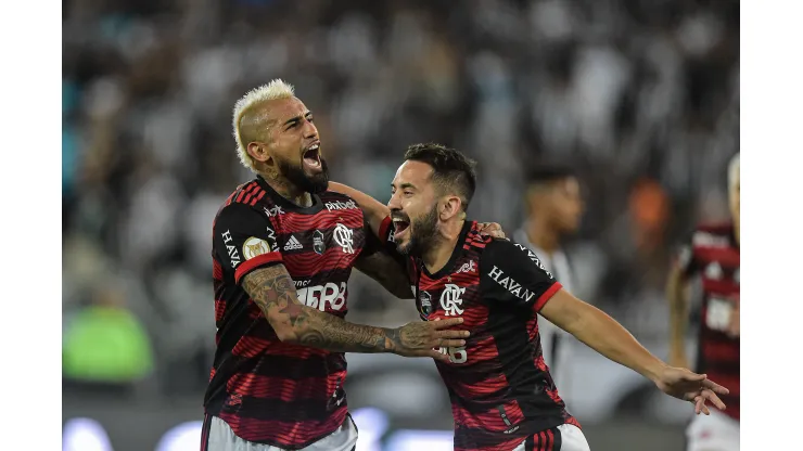 Foto: Thiago Ribeiro/AGIF - Athletico-PR acerta contratação de meio-campista do Flamengo
