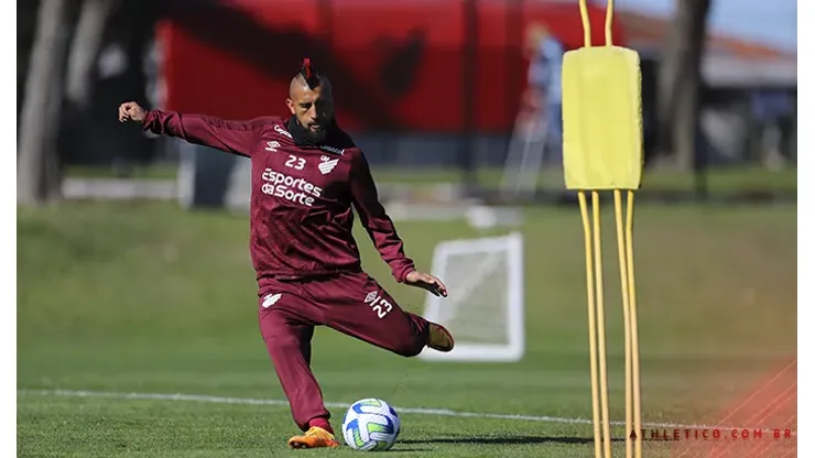 Foto: Cahuê Miranda/athletico.com.br - Vidal fala sobre acerto com o Furacão.
