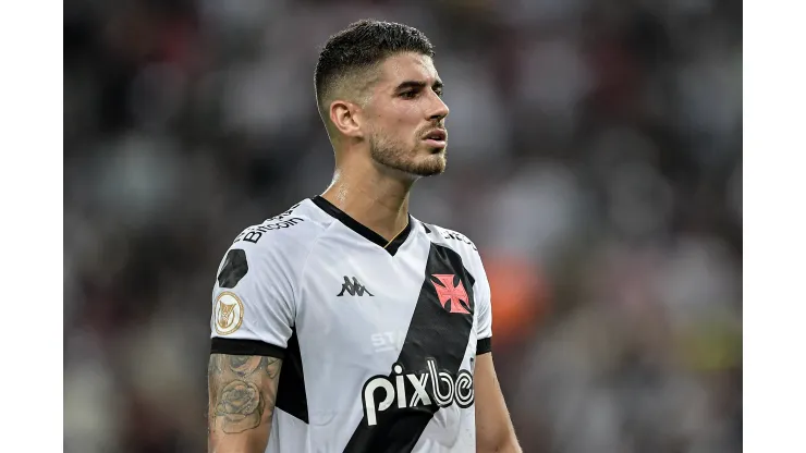 RJ - RIO DE JANEIRO - 05/06/2023 - BRASILEIRO A 2023, VASCO X FLAMENGO - Pedro Raul jogador do Vasco durante partida contra o Flamengo no estadio Maracana pelo campeonato BRASILEIRO A 2023. Foto: Thiago Ribeiro/AGIF
