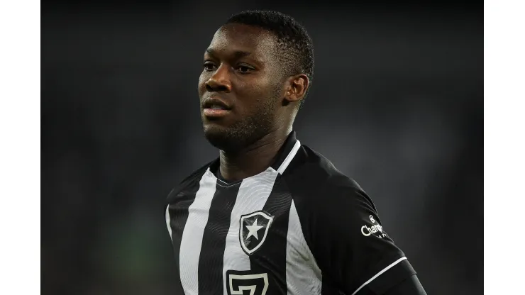 RJ - Rio de Janeiro - 06/06/2022 - BRASILEIRO A 2022, BOTAFOGO X GOIAS - Patrick de Paula jogador do Botafogo durante partida contra o Goias no estadio Engenhao pelo campeonato Brasileiro A 2022. Foto: Thiago Ribeiro/AGIF
