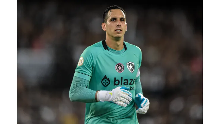 RJ - Rio de Janeiro - 26/10/2022 - BRASILEIRO B 2021, BOTAFOGO X RED BULL BRAGANTINO - Gatito Fernandez goleiro do Botafogo durante partida contra o Bragantino no estadio Engenhao pelo campeonato Brasileiro A 2022. Foto: Thiago Ribeiro/AGIF
