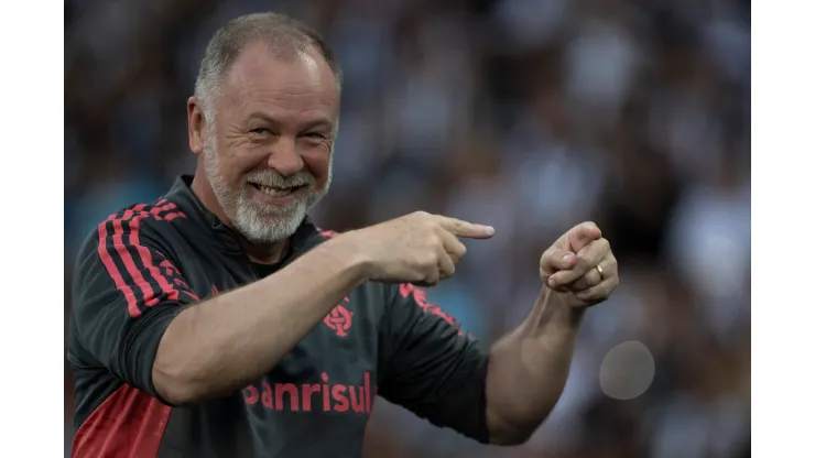 Foto: Jorge Rodrigues/AGIF - Mano Menezes pode não ficar desempregado após sair do Internacional.
