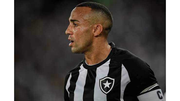 RJ - RIO DE JANEIRO - 04/05/2023 - COPA SUL-AMERICANA 2023, BOTAFOGO X LDU - Marcal jogador do Botafogo durante partida contra o LDU no estadio Engenhao pelo campeonato Copa Sul-Americana 2023. Foto: Thiago Ribeiro/AGIF
