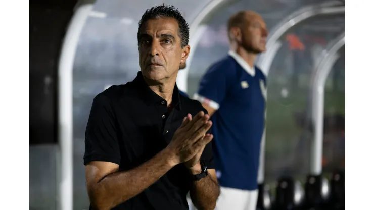 RJ - RIO DE JANEIRO - 01/05/2023 - BRASILEIRO A 2023, VASCO X BAHIA - Renato Paiva tecnico do Bahia durante partida contra o Vasco no estadio Sao Januario pelo campeonato BRASILEIRO A 2023. Foto: Jorge Rodrigues/AGIF
