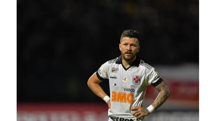 Foto: Thiago Ribeiro/AGIF - Rossi desembarca no Rio de Janeiro para fechar com o Vasco.
