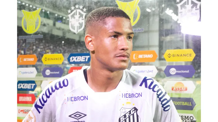 Foto: Fernando Moreno/AGIF - Chelsea quer mais um atacante do Santos após Ângelo
