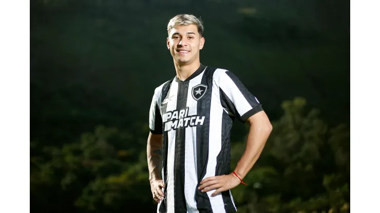 Foto: Vitor Silva/Botafogo - Mateo Ponte fala pela primeira vez como jogador do Botafogo.
