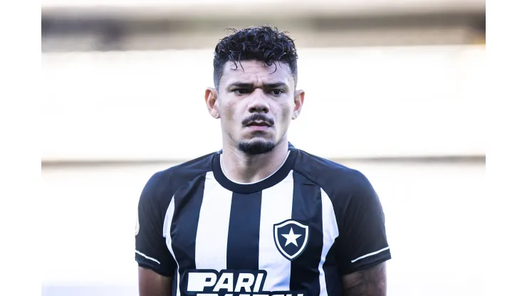 Foto: Abner Dourado/AGIF - Tiquinho está tratando lesão no Botafogo
