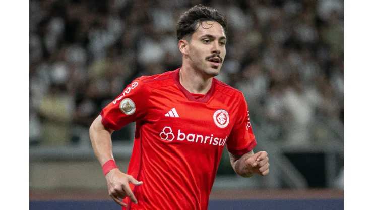 MG - BELO HORIZONTE - 13/05/2023 - BRASILEIRO A 2023, ATLETICO-MG X INTERNACIONAL - Mauricio jogador do Internacional durante partida contra o Atletico-MG no estadio Mineirao pelo campeonato BRASILEIRO A 2023. Foto: Fernando Moreno/AGIF
