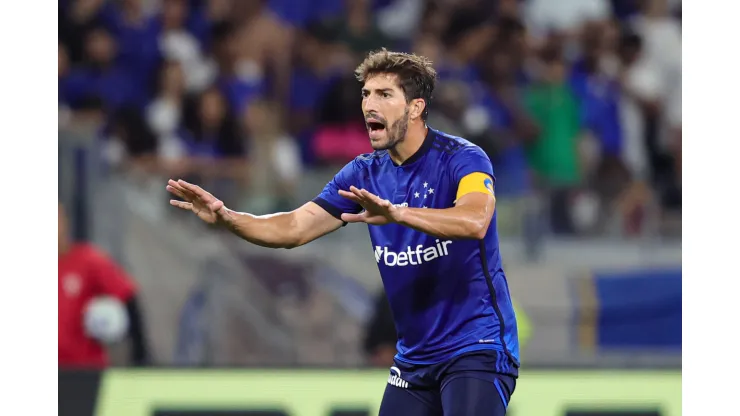 Foto: Gilson Lobo/AGIF - Lucas Silva fala sobre confronto contra o Palmeiras.
