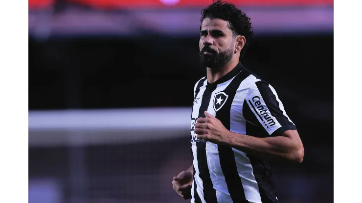 SP - SAO PAULO - 19/08/2023 - BRASILEIRO A 2023, SAO PAULO X BOTAFOGO - Diego Costa jogador do Botafogo durante partida contra o Sao Paulo no estadio Morumbi pelo campeonato Brasileiro A 2023. Foto: Ettore Chiereguini/AGIF
