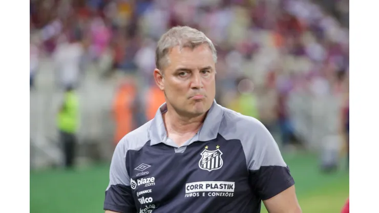 CE - FORTALEZA - 13/08/2023 - BRASILEIRO A 2023, FORTALEZA X SANTOS - Aguirre tecnico do Santos durante partida contra o Fortaleza no estadio Arena Castelao pelo campeonato Brasileiro A 2023. Foto: Lucas Emanuel/AGIF
