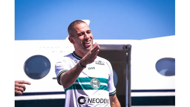 Gabriel Thá/Coritiba-  Islam Slimani, atacante do Coritiba
