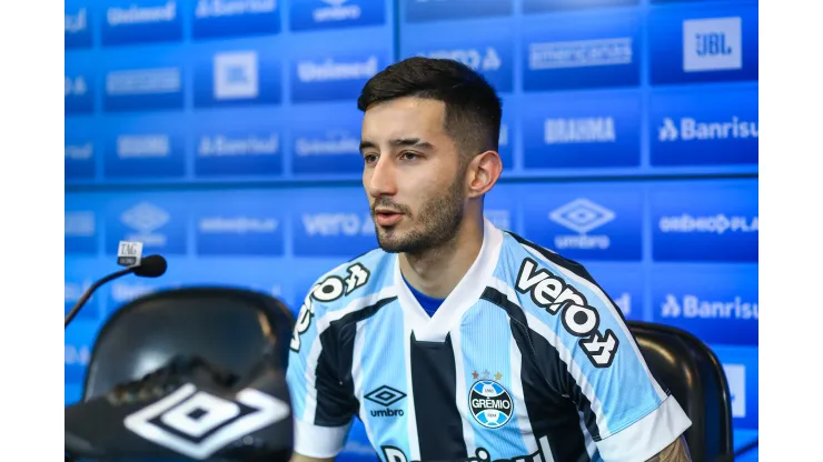 FOTO: LUCAS UEBEL/GREMIO FBPA - Villasanti deve desfalcar o Grêmio.
