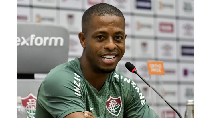 RJ - Rio de Janeiro - 12/01/2023 - FLUMINENSE, APRESENTACAO KENO - Keno fala aos jornalista durante sua apresentacao oficial como jogador do Fluminense em coletiva de imprensa realizada no CT Carlos Castilho. Foto: Thiago Ribeiro/AGIF Foto: Thiago Ribeiro/AGIF
