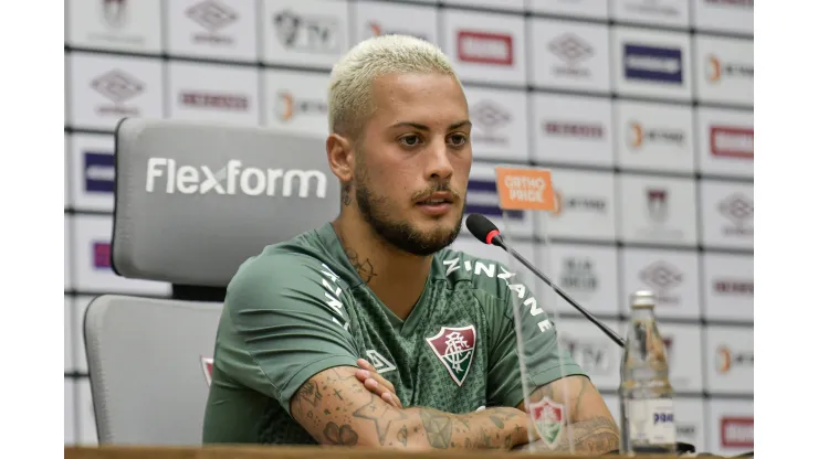 RJ - Rio de Janeiro - 11/01/2023 - FLUMINENSE, APRESENTACAO GUGA - Guga fala aos jornalista durante sua apresentacao oficial como jogador do Fluminense em coletiva de imprensa realizada no CT Joaquim Grava. Foto: Thiago Ribeiro/AGIF
