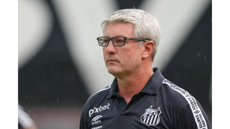 SP - Sao Paulo - 28/01/2023 - PAULISTA 2023, SANTOS X FERROVIARIA - Odair Hellmann tecnico do Santos durante partida contra o Ferroviaria no estadio Caninde pelo campeonato Paulista 2023. Foto: Marcello Zambrana/AGIF
