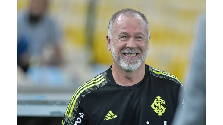 Foto: Thiago Ribeiro/AGIF - Mano Menezes pode assumir outra equipe pouco tempo depois de sair do Internacional.
