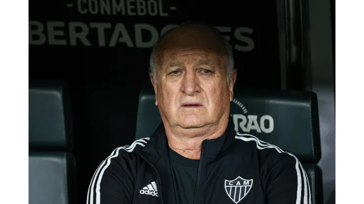 Foto: Gilson Lobo/AGIF - Medalhão de Felipão no Atlético é oferecido ao São Paulo
