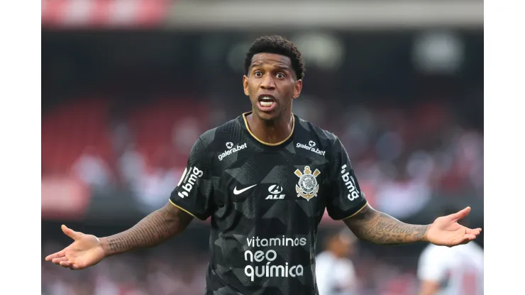 SP - Sao Paulo - 11/09/2022 - BRASILEIRO A 2022, SAO PAULO X CORINTHIANS - Gil jogador do Corinthians reclama com a arbitragem durante partida contra o Sao Paulo no estAdio Morumbi pelo campeonato Brasileiro A 2022. Foto: Marcello Zambrana/AGIF
