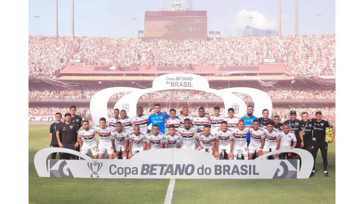 SP - SAO PAULO - 24/09/2023 - COPA DO BRASIL 2023 FINAL, SAO PAULO X FLAMENGO - Jogadores do Sao Paulo posam para foto antes na partida contra Flamengo no estadio Morumbi pelo campeonato Copa do Brasil 2023. Foto: Ettore Chiereguini/AGIF
