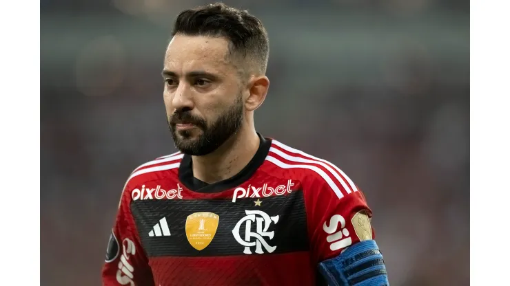 RJ - RIO DE JANEIRO - 08/06/2023 - LIBERTADORES 2023, FLAMENGO X RACING - Everton Ribeiro jogador do Flamengo durante partida contra o Racing no estadio Maracana pelo campeonato Libertadores 2023. Foto: Jorge Rodrigues/AGIF
