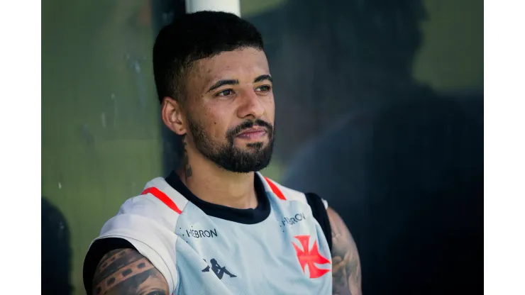 Foto: Daniel RAMALHO/VASCO - Paulinho tem situação exposta.
