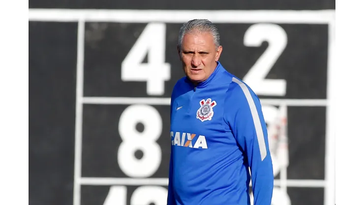 Foto: Daniel Vorley/AGIF - Tite interessa ao Corinthians
