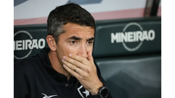 MG - BELO HORIZONTE - 06/08/2023 - BRASILEIRO A 2023, CRUZEIRO X BOTAFOGO - Bruno Lage tecnico do Botafogo durante partida contra o Cruzeiro no estadio Mineirao pelo campeonato Brasileiro A 2023. Foto: Gilson Lobo/AGIF
