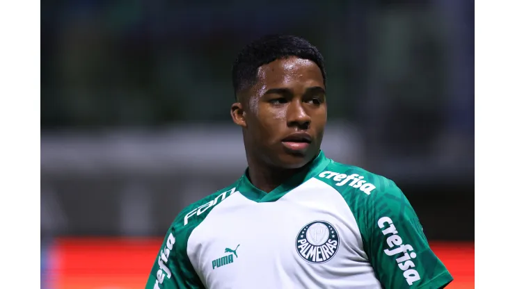 SP - SAO PAULO - 15/09/2023 - BRASILEIRO A 2023, PALMEIRAS X GOIAS - Endrick jogador do Palmeiras durante aquecimento antes da partida contra o Goias no estadio Arena Allianz Parque pelo campeonato Brasileiro A 2023. Foto: Marcello Zambrana/AGIF
