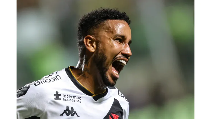 MG - BELO HORIZONTE - 25/09/2023 - BRASILEIRO A 2023, AMERICA-MG X VASCO - Jair jogador do Vasco comemora seu gol durante partida contra o America-MG no estadio Independencia pelo campeonato Brasileiro A 2023. Foto: Gilson Lobo/AGIF
